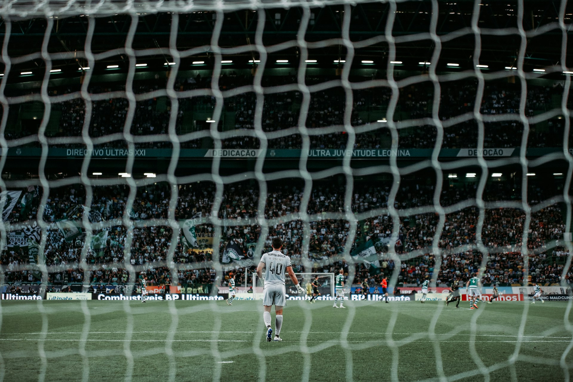 Real Madrid overtuigend langs Salzburg en door naar achtste finales WK voor clubs