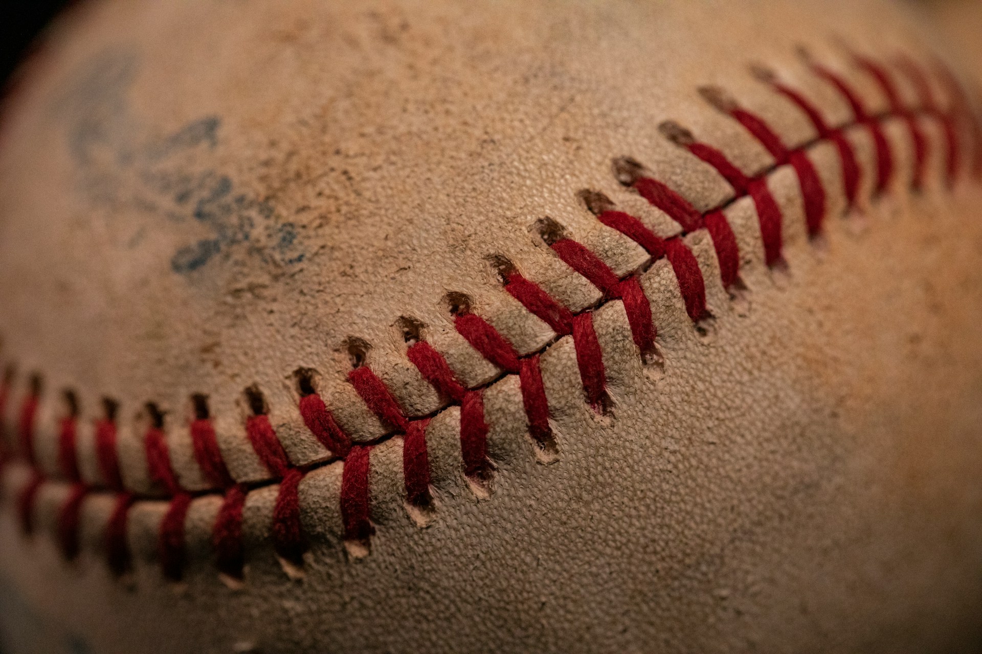 Eén Wedstrijd, Twee Verhalen: De Wederopstanding van een Strikeout-Machine en de Belofte van een Rookie
